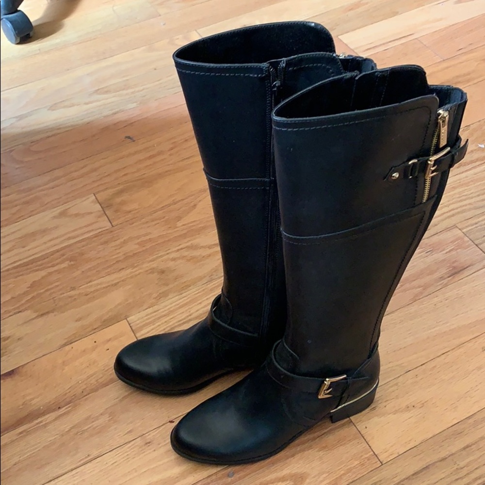 Guess riding boots black.